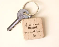 Porte-clés en bois personnalisé - Marraine|Cadeaux.com