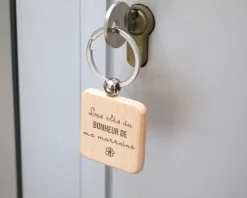 Porte-clés en bois personnalisé - Marraine|Cadeaux.com