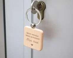 Porte-clés en bois personnalisé - Couple|Cadeaux.com Hot