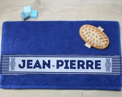 Serviette bleue Personnalisable - Marinière|Cadeaux.com Outlet