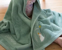 Serviette personnalisée brodée pour enfant - Pingouin Vert|Cadeaux.com