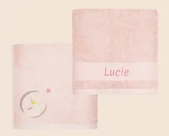 Serviette personnalisée brodée pour enfant - Lapin Poudre|Cadeaux.com