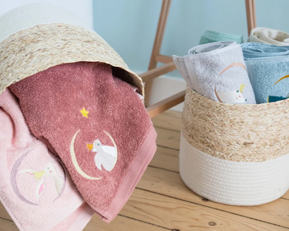 Serviette personnalisée brodée pour enfant - Lapin Poudre|Cadeaux.com