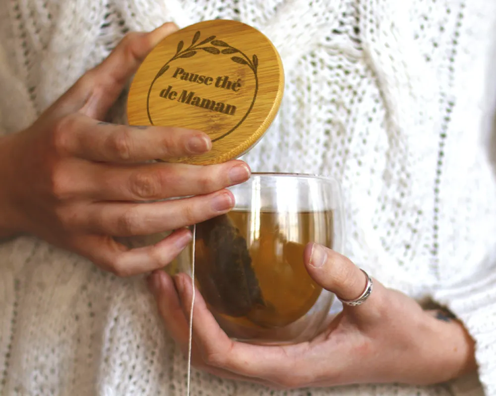Tasse à thé en verre avec couvercle personnalisé - Prénom|Cadeaux.com Hot
