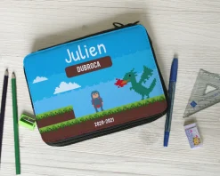 Trousse d'école avec fournitures - Collection Jeux Vidéo Retro - Version Garçon|Cadeaux.com Hot