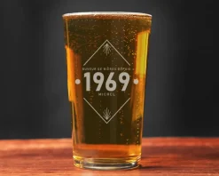Verre à bière personnalisé anniversaire - Année|Cadeaux.com Clearance